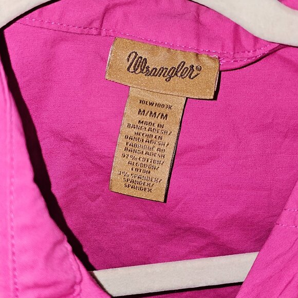 Wrangler Women’s Solid Pink Button-Down Shirt – Size Medium - Picture 1 of 3